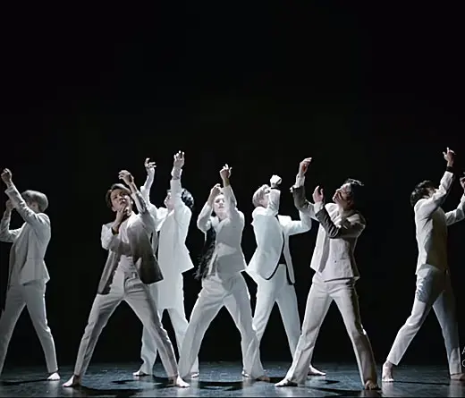 BTS vuelve a sorprender con las coreografas en su nuevo video Black Swan.
